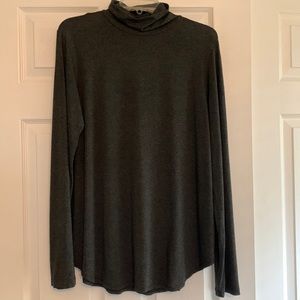 Karen Kane Beautiful Turtleneck Tunic Top